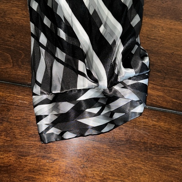 New York & Company Women’s Short Sleeve Blouse M - Picture 9 of 11